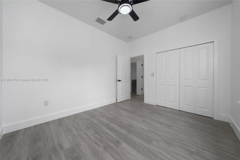 Casa en venta en Palm Bay, Florida, 4 dormitorios № 1954912 - foto 14