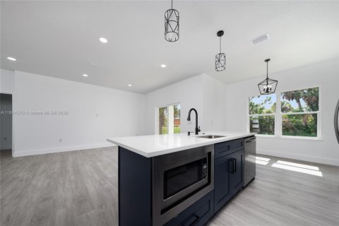 Casa en venta en Palm Bay, Florida, 4 dormitorios № 1954912 - foto 9