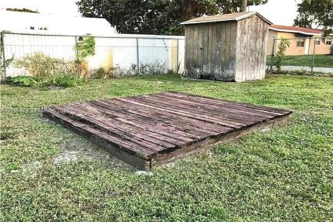 Villa ou maison à vendre à Hollywood, Floride: 2 chambres, 65.03 m2 № 2048327 - photo 10