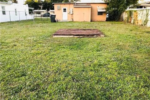 Villa ou maison à vendre à Hollywood, Floride: 2 chambres, 65.03 m2 № 2048327 - photo 9