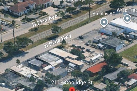 Villa ou maison à vendre à Hollywood, Floride: 2 chambres, 65.03 m2 № 2048327 - photo 2