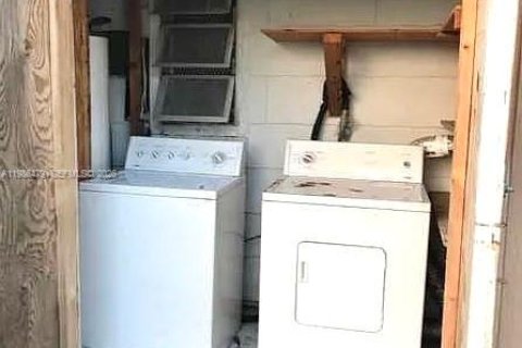 Villa ou maison à vendre à Hollywood, Floride: 2 chambres, 65.03 m2 № 2048327 - photo 16