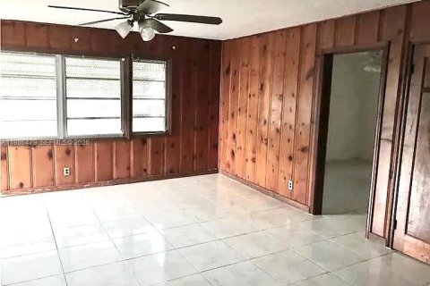 Villa ou maison à vendre à Hollywood, Floride: 2 chambres, 65.03 m2 № 2048327 - photo 13