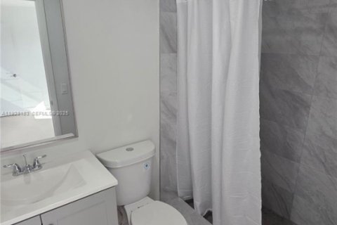 Condominio en alquiler en Miami, Florida, 3 dormitorios, 131.46 m2 № 1987150 - foto 15