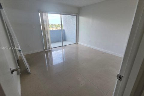 Condominio en alquiler en Miami, Florida, 3 dormitorios, 131.46 m2 № 1987150 - foto 7