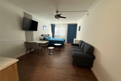 Villa ou maison à louer à Hollywood, Floride: 9767.74 m2 № 1867789 - photo 4