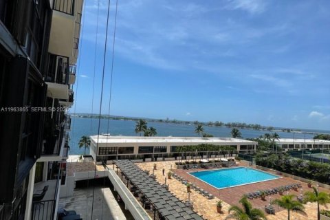 Apartment in Miami, Florida 2 bedrooms, 160.07 sq.m. № 2052838 - photo 16