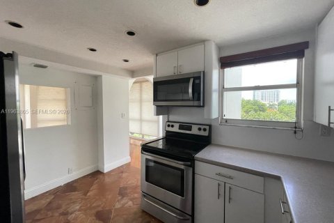 Apartment in Miami, Florida 2 bedrooms, 160.07 sq.m. № 2052838 - photo 3