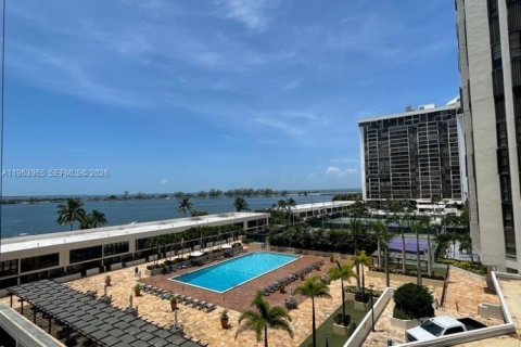 Apartment in Miami, Florida 2 bedrooms, 160.07 sq.m. № 2052838 - photo 17