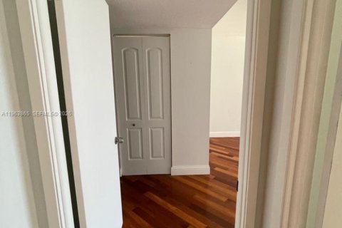 Apartment in Miami, Florida 2 bedrooms, 160.07 sq.m. № 2052838 - photo 29