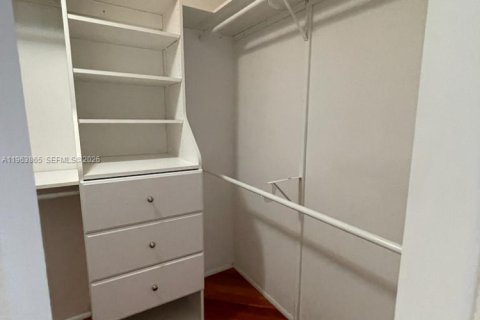 Apartment in Miami, Florida 2 bedrooms, 160.07 sq.m. № 2052838 - photo 24