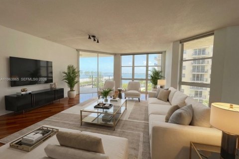 Apartment in Miami, Florida 2 bedrooms, 160.07 sq.m. № 2052838