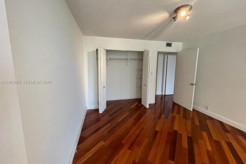 Apartment in Miami, Florida 2 bedrooms, 160.07 sq.m. № 2052838 - photo 11