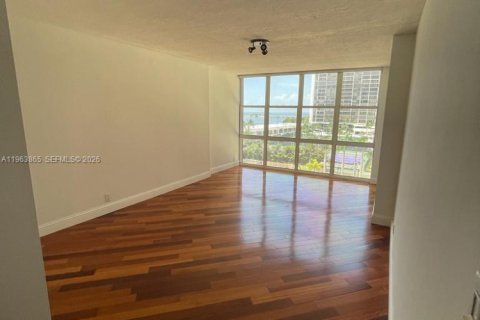 Apartment in Miami, Florida 2 bedrooms, 160.07 sq.m. № 2052838 - photo 28
