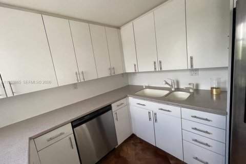 Apartment in Miami, Florida 2 bedrooms, 160.07 sq.m. № 2052838 - photo 4