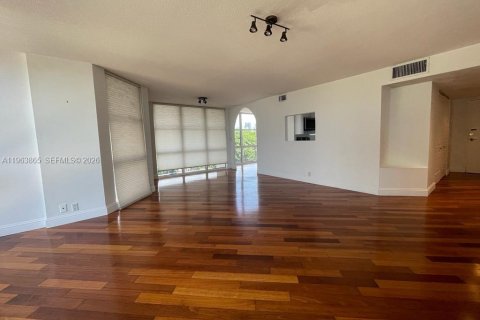 Apartment in Miami, Florida 2 bedrooms, 160.07 sq.m. № 2052838 - photo 2