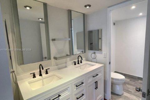 Apartment in Miami, Florida 2 bedrooms, 160.07 sq.m. № 2052838 - photo 18