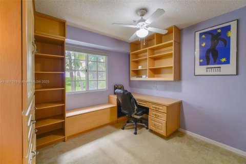Touwnhouse à vendre à Aventura, Floride: 3 chambres, 137.59 m2 № 2248179 - photo 19