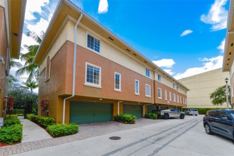 Touwnhouse à vendre à Aventura, Floride: 3 chambres, 137.59 m2 № 2248179 - photo 2
