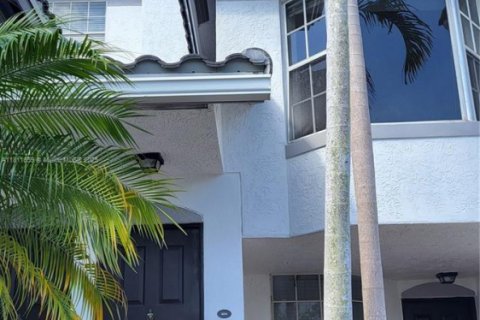 Copropriété à louer à Sunrise, Floride: 3 chambres, 112.6 m2 № 1959869 - photo 1