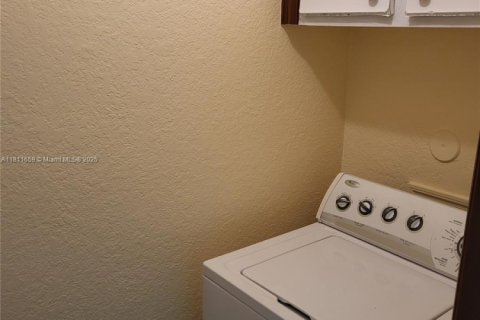 Copropriété à louer à Sunrise, Floride: 3 chambres, 112.6 m2 № 1959869 - photo 3