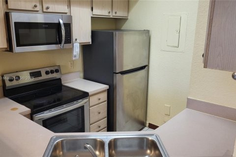 Copropriété à louer à Sunrise, Floride: 3 chambres, 112.6 m2 № 1959869 - photo 17