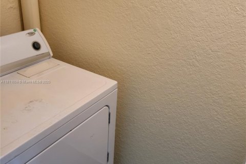 Copropriété à louer à Sunrise, Floride: 3 chambres, 112.6 m2 № 1959869 - photo 4