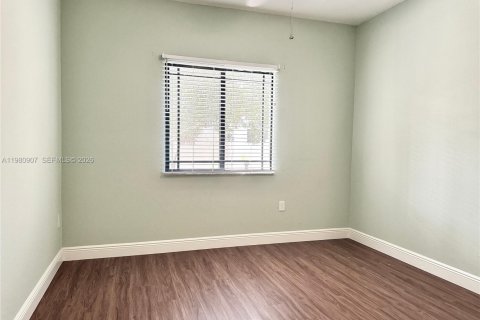 Снять в аренду кондоминиум в Палм-Бич-Гарденс, Флорида 3 спальни, 122.26м2, № 2048615 - фото 8