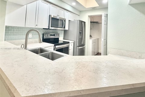 Снять в аренду кондоминиум в Палм-Бич-Гарденс, Флорида 3 спальни, 122.26м2, № 2048615 - фото 3