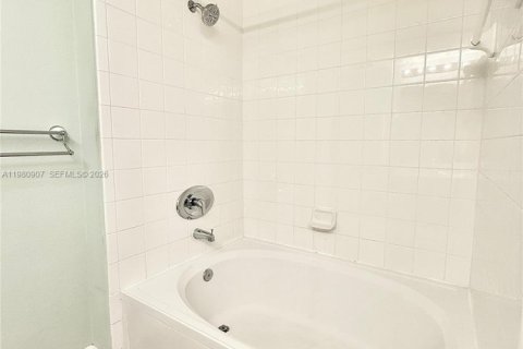 Снять в аренду кондоминиум в Палм-Бич-Гарденс, Флорида 3 спальни, 122.26м2, № 2048615 - фото 21