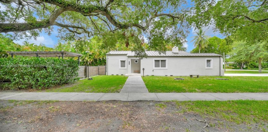 Casa en Miami Springs, Florida 3 dormitorios, 122.17 m2 № 1817648