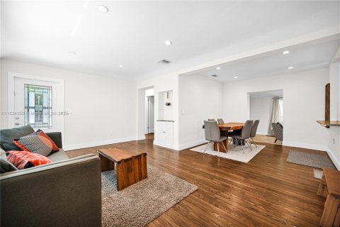 Casa en venta en Miami Springs, Florida, 3 dormitorios, 122.17 m2 № 1817648 - foto 22