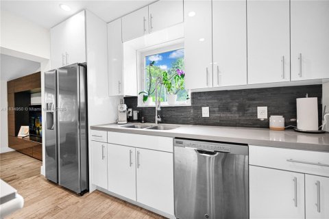Casa en venta en Miami Springs, Florida, 3 dormitorios, 122.17 m2 № 1817648 - foto 29