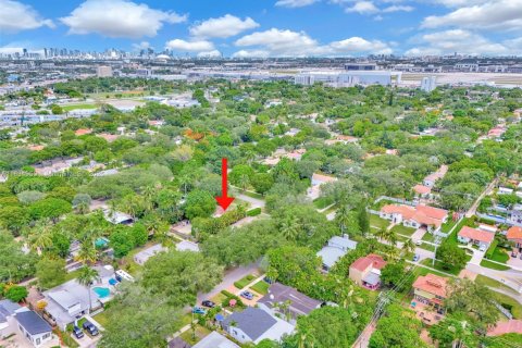 Casa en venta en Miami Springs, Florida, 3 dormitorios, 122.17 m2 № 1817648 - foto 11