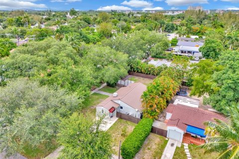 Casa en venta en Miami Springs, Florida, 3 dormitorios, 122.17 m2 № 1817648 - foto 12