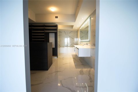 Condominio en alquiler en Aventura, Florida, 3 dormitorios, 248.05 m2 № 2072419 - foto 17