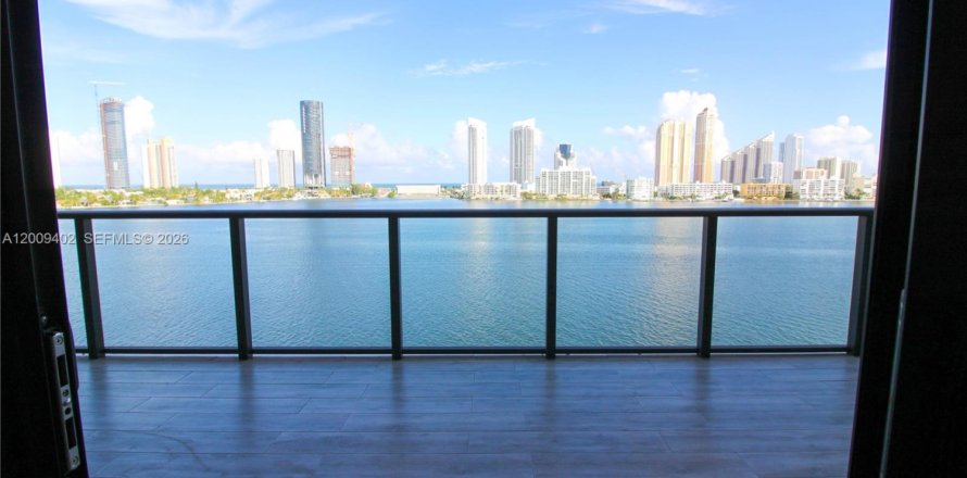 Condominio en Aventura, Florida, 3 dormitorios № 2072419