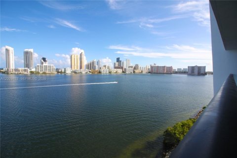 Condominio en alquiler en Aventura, Florida, 3 dormitorios, 248.05 m2 № 2072419 - foto 3