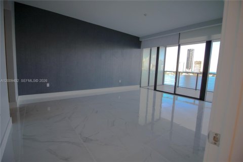 Condominio en alquiler en Aventura, Florida, 3 dormitorios, 248.05 m2 № 2072419 - foto 16