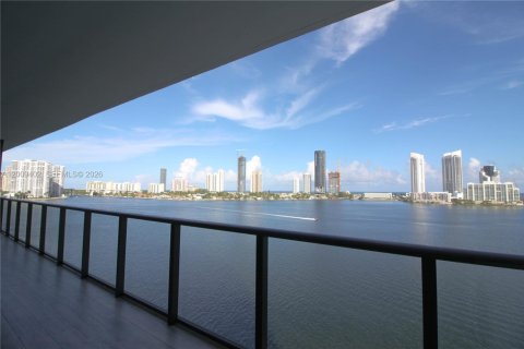 Condominio en alquiler en Aventura, Florida, 3 dormitorios, 248.05 m2 № 2072419 - foto 28