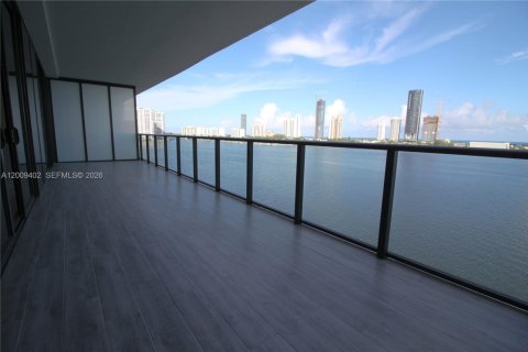 Condominio en alquiler en Aventura, Florida, 3 dormitorios, 248.05 m2 № 2072419 - foto 27