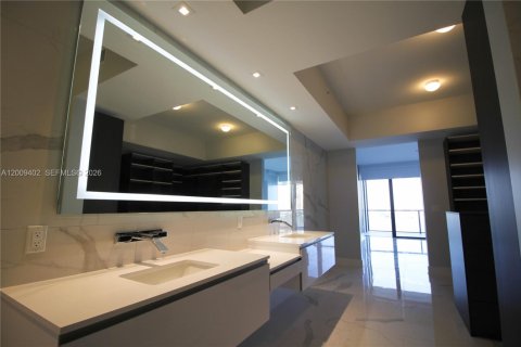 Condominio en alquiler en Aventura, Florida, 3 dormitorios, 248.05 m2 № 2072419 - foto 21