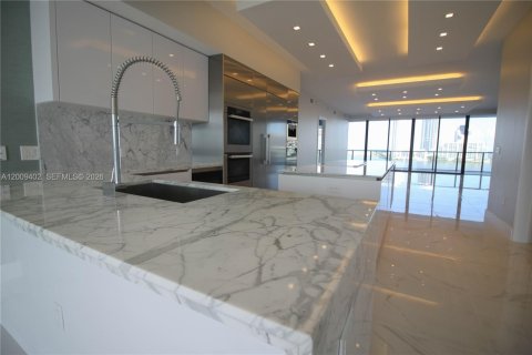 Condominio en alquiler en Aventura, Florida, 3 dormitorios, 248.05 m2 № 2072419 - foto 6