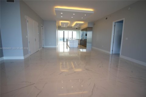Condominio en alquiler en Aventura, Florida, 3 dormitorios, 248.05 m2 № 2072419 - foto 9