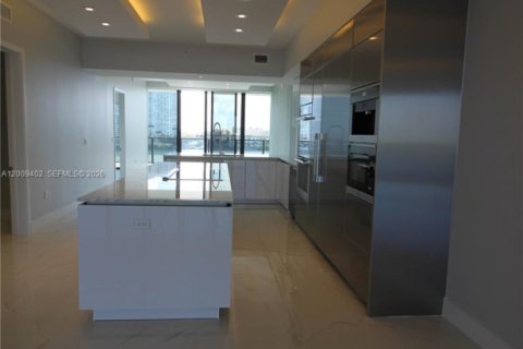 Condominio en alquiler en Aventura, Florida, 3 dormitorios, 248.05 m2 № 2072419 - foto 13