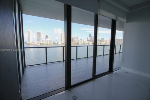 Condominio en alquiler en Aventura, Florida, 3 dormitorios, 248.05 m2 № 2072419 - foto 25