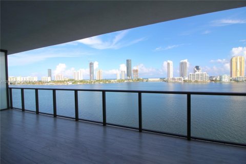 Condominio en alquiler en Aventura, Florida, 3 dormitorios, 248.05 m2 № 2072419 - foto 2