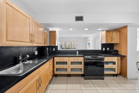 Copropriété à vendre à Hallandale Beach, Floride: 2 chambres, 139.35 m2 № 1948435 - photo 14