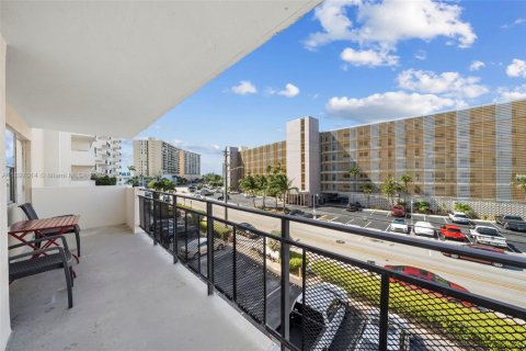 Copropriété à vendre à Hallandale Beach, Floride: 2 chambres, 139.35 m2 № 1948435 - photo 21