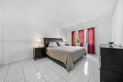 Copropriété à vendre à Hallandale Beach, Floride: 2 chambres, 139.35 m2 № 1948435 - photo 18